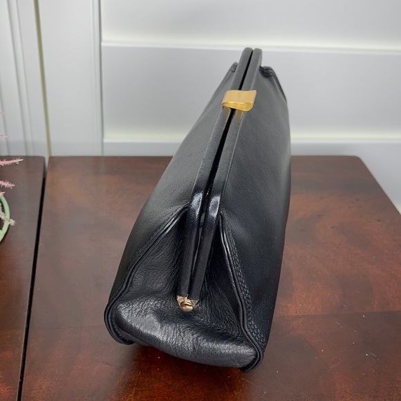 Leather Co. Liz Claiborne Black Leather Crossbody - Picture 3 of 10